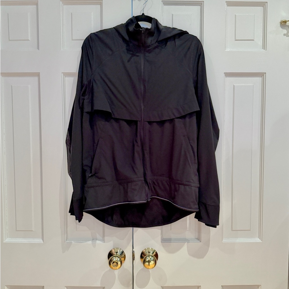 Lululemon Women’s Windbreaker in Black, Size 10